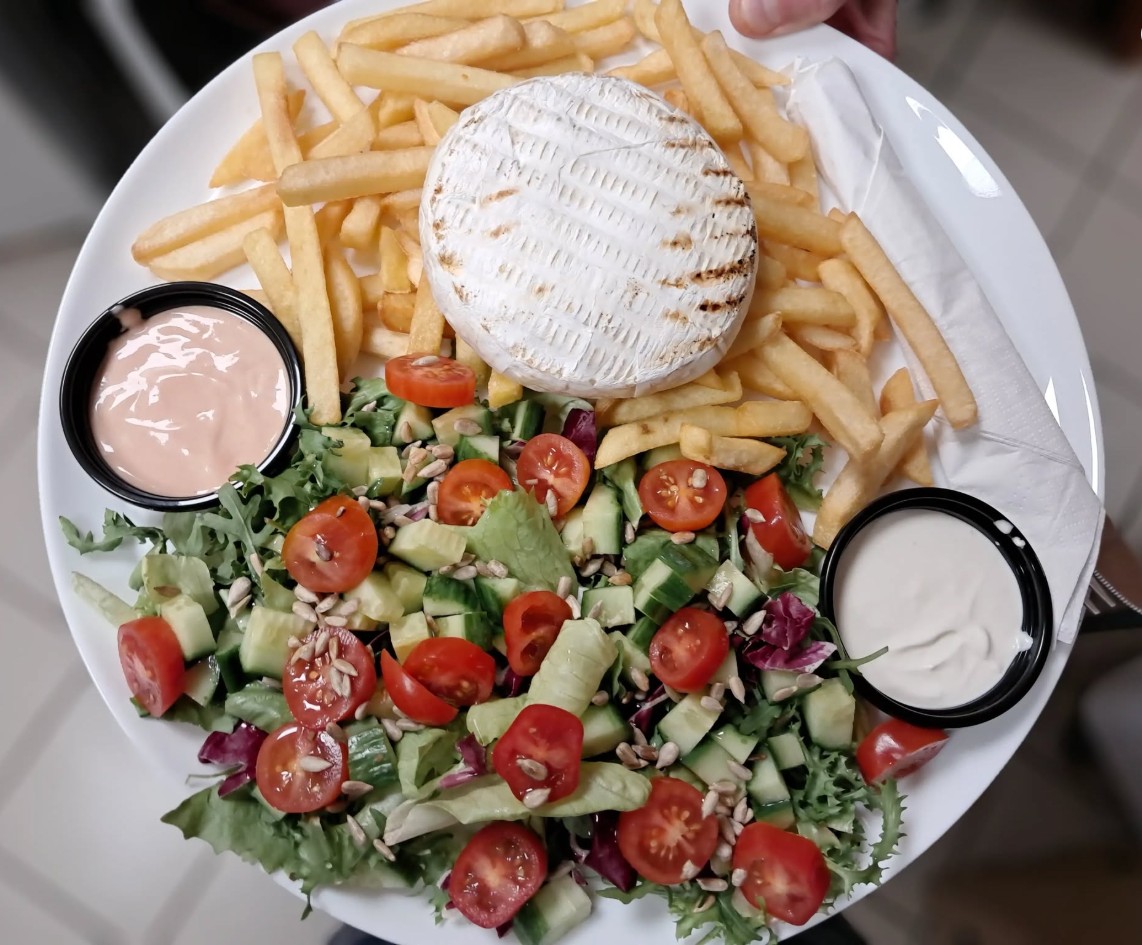 Salatka w lokalu Z Innej Beczki